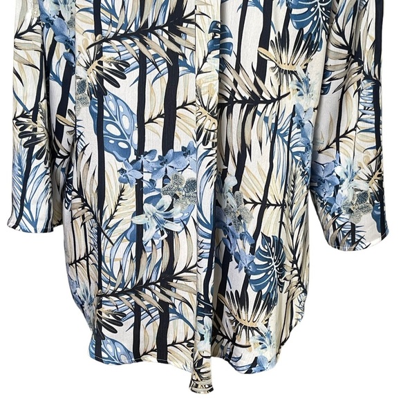 Chico’s Women’s Blue Floral Print Top Size 2 Regular Size L Roll Tab Sleeves - Picture 6 of 9